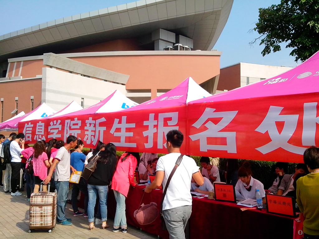迎新报到现场(2)
